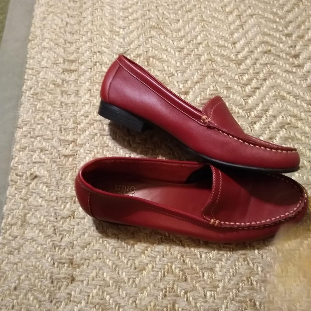 Mootsies Tootsies burgundy leather loafers